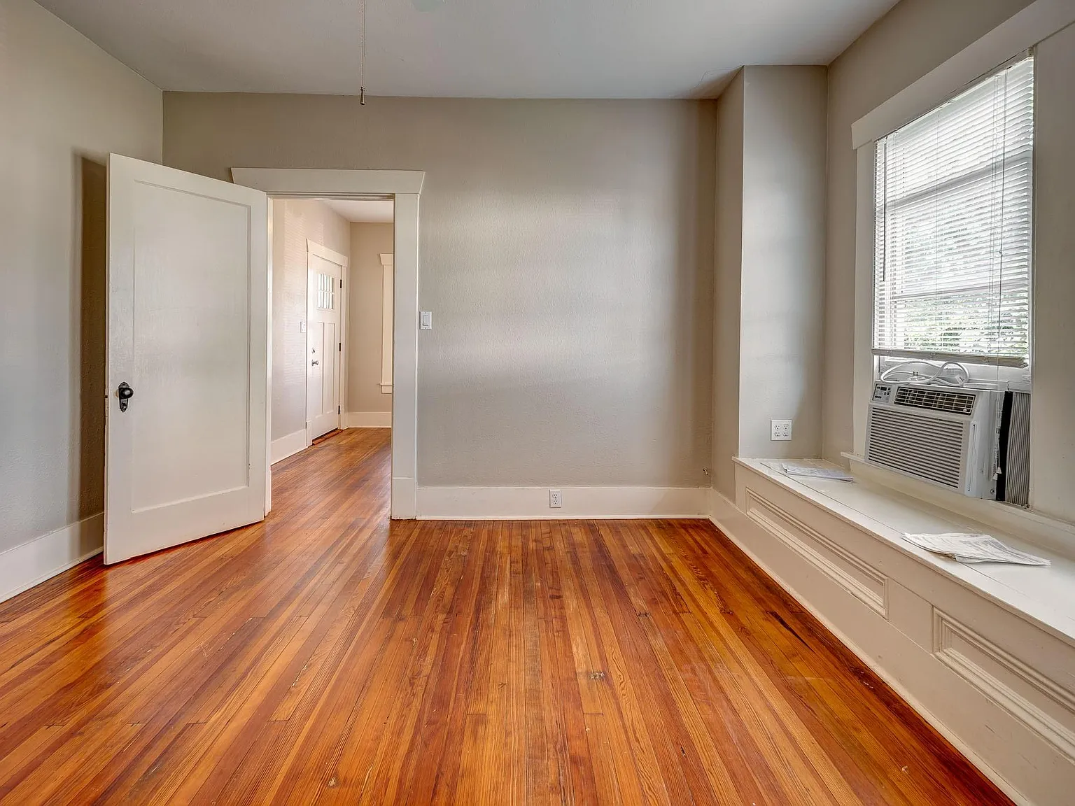 1 bed, 1.0 bath, $975 — Photo 4
