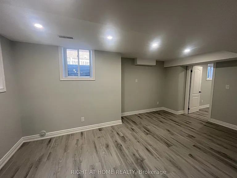 22 Amboise Cres #BASEMENT — Photo 12