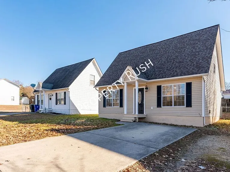 1565 Petty St SE — Photo 2