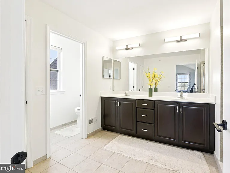 1035 Thorndale Dr — Photo 29