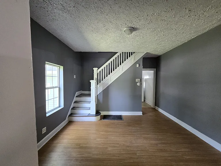 445 N Gladstone Ave — Photo 4