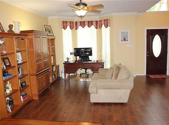 5th image of 2305 Sunflower Ln