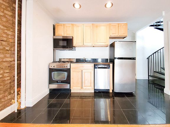 5th image of 171 Mulberry St APT 6A