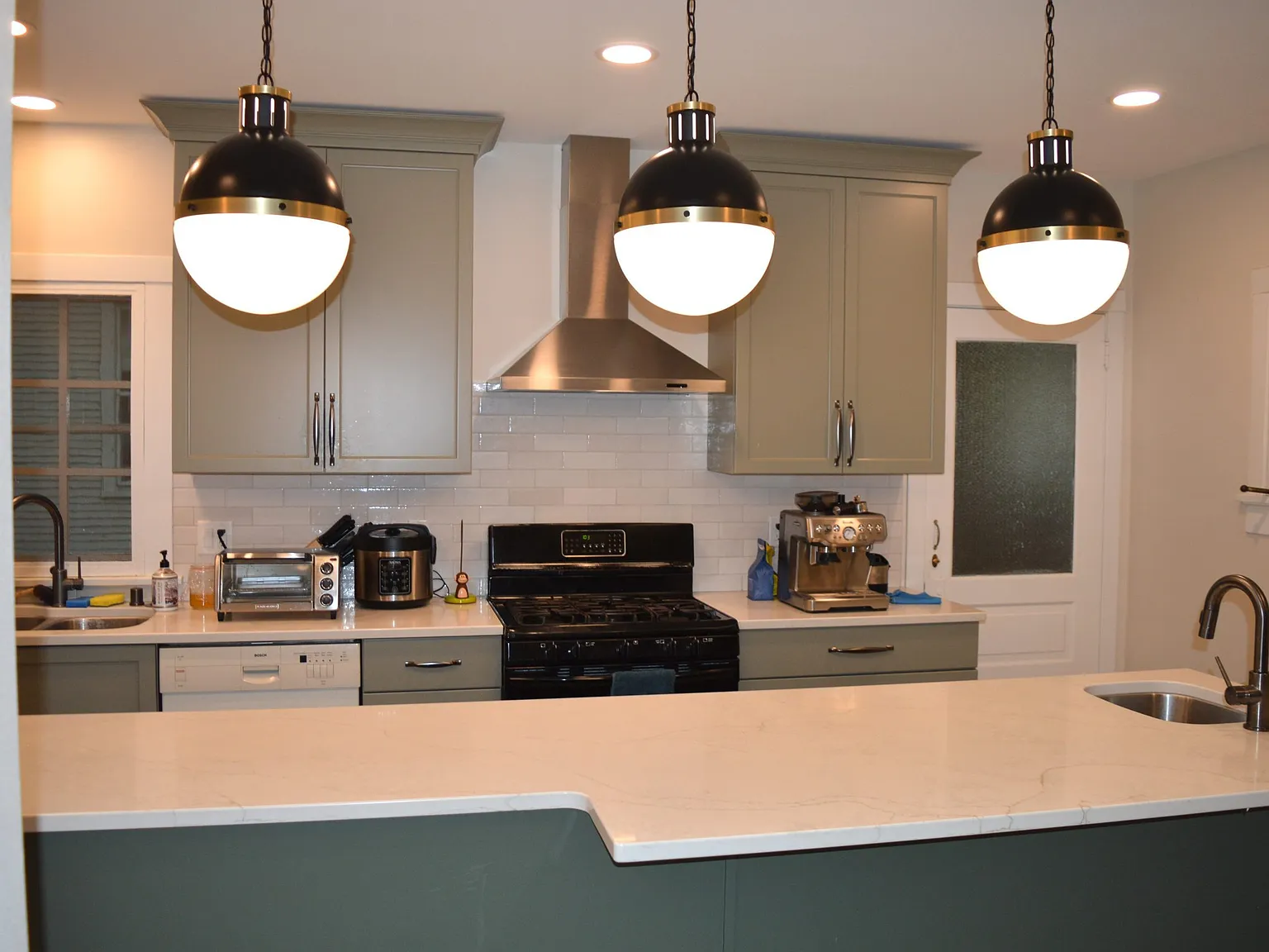 4 bed, 2.5 bath, 2452 sqft, $2,995 — Photo 3