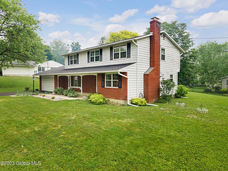 3rd image of 138 Pleasantview Drive