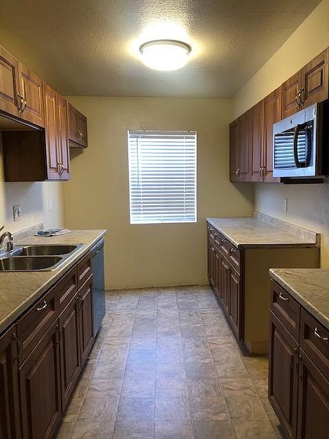 1st image of 200 W Chestnut St #207
