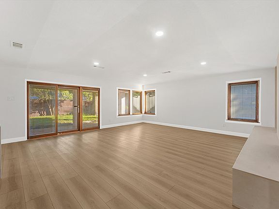 4th image of 6727 Southpoint Dr