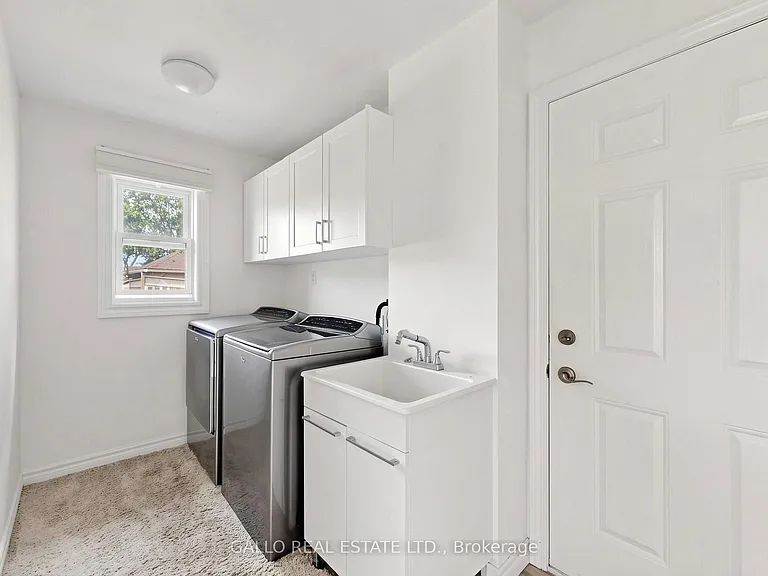 32 Elmvale Blvd — Photo 17