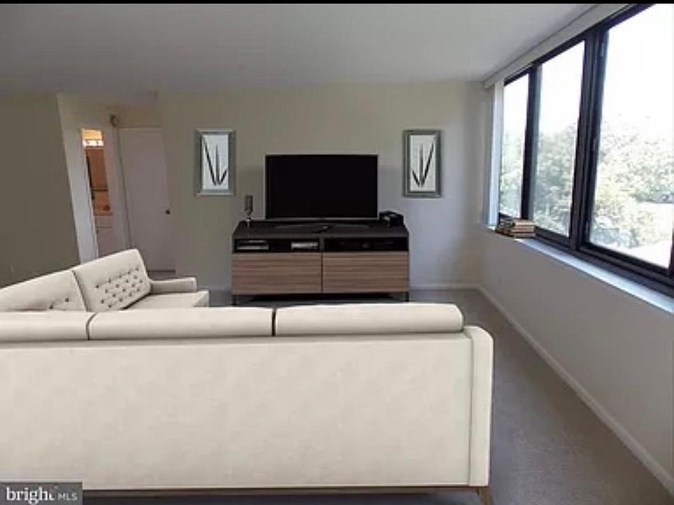 1st image of 600 Roosevelt Blvd APT 414