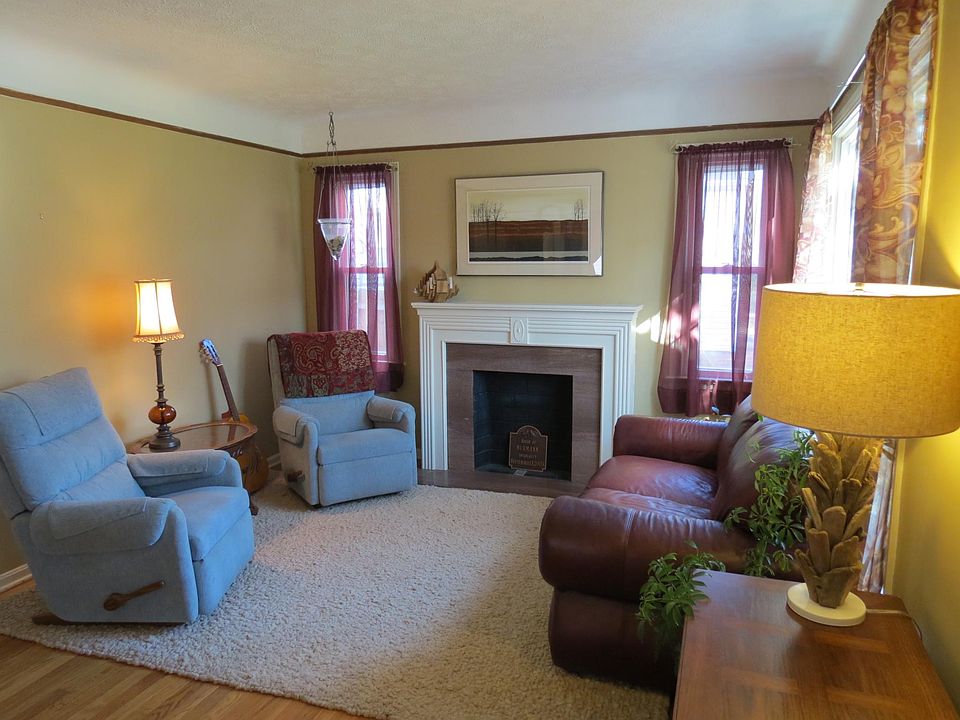 2nd image of 217 Grand Blvd