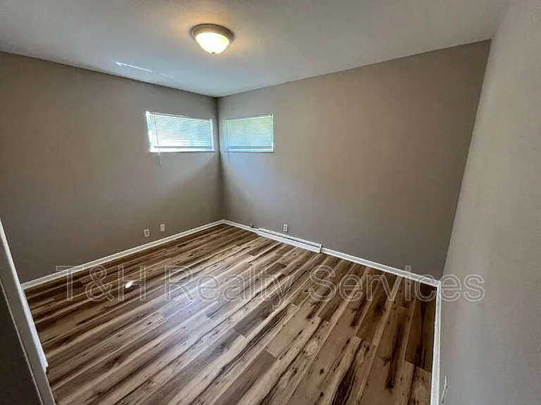 2301 W Murden St — Photo 11