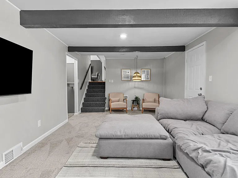 9835 Melrose Dr — Photo 6