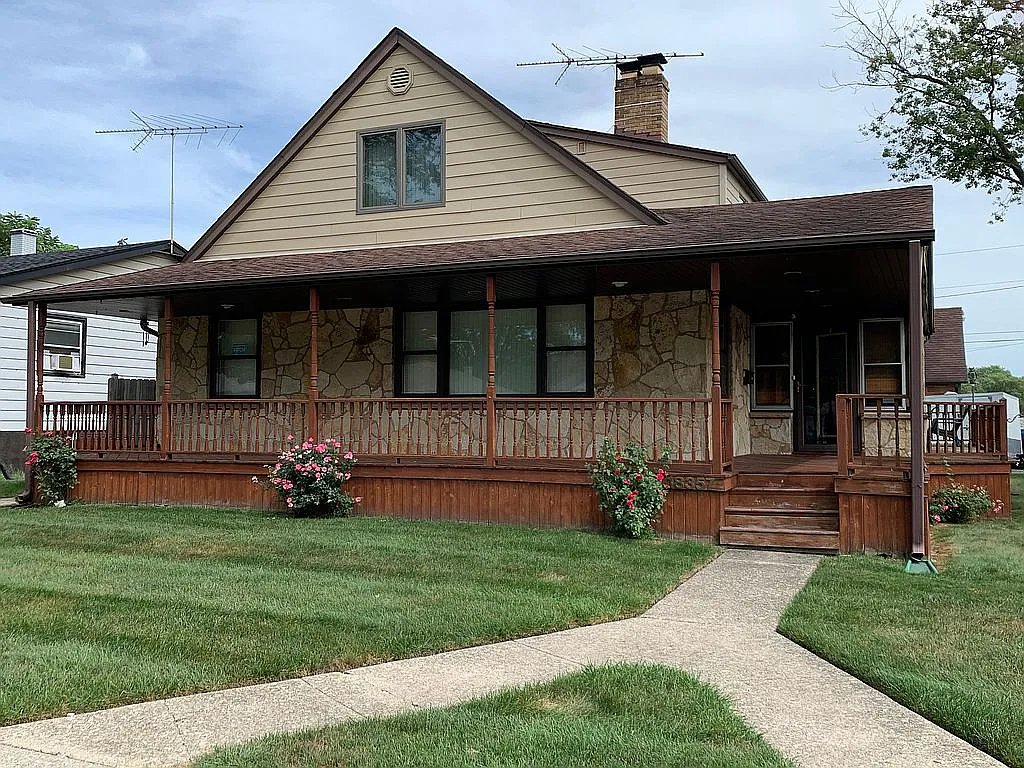 18357 Chicago Ave photo 1