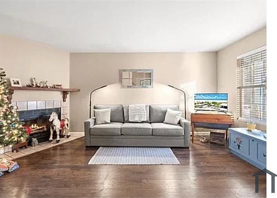 2nd image of 43621 Park Ave