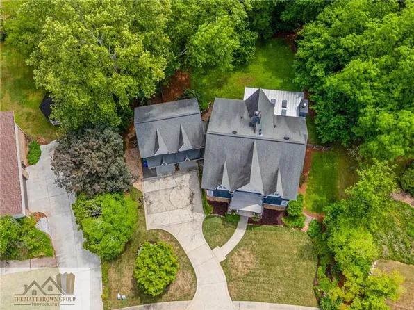 5177 Stratham Dr, Dunwoody, GA 30338