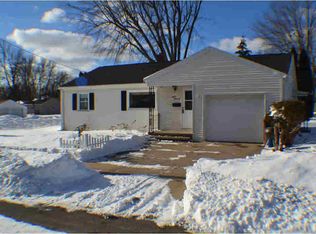 800 W John St, Menasha, WI 54952