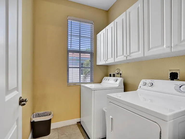 823 NW 82nd Ln — Photo 101