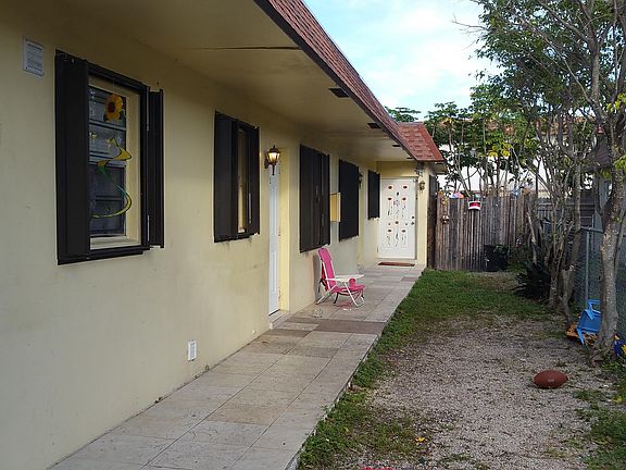 3rd image of 236 SE 9th Ave #0