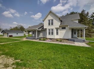 211 S Barber Ave, Polo, IL 61064