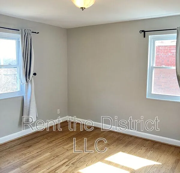 4819 8th St NE — Photo 10