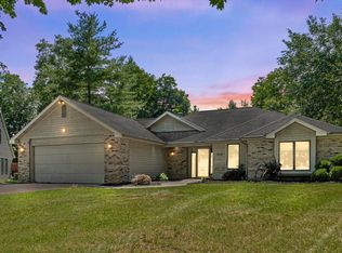 8117 Hunters Knoll Pl, Fort Wayne, IN 46825