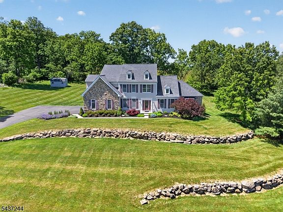 3rd image of 27 Kalan Farm Rd