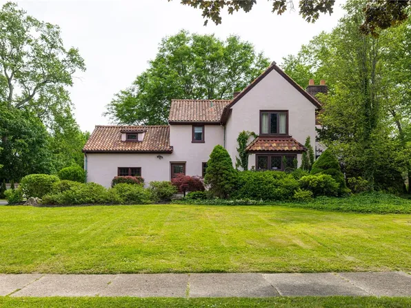 550 Winton Rd S, Rochester, NY 14618