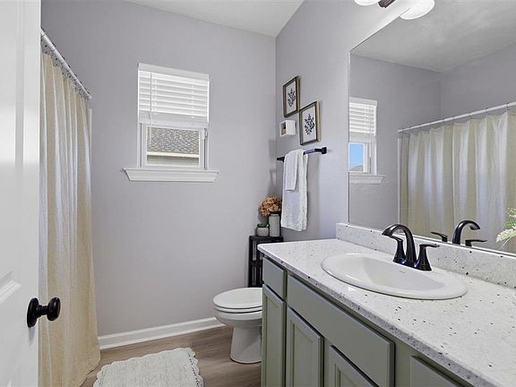 3rd image of 1754 Park Place Dr