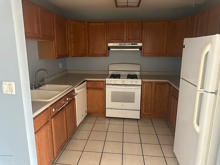 124 E Bailey Rd #L — Photo 3