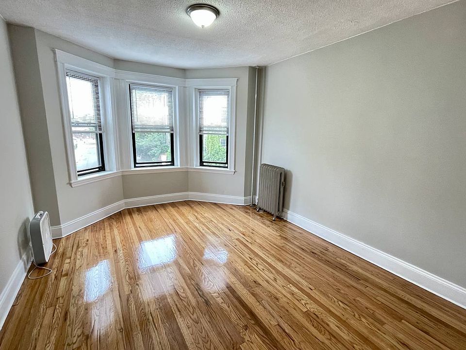 1st image of 39 Glenville Ave APT 8