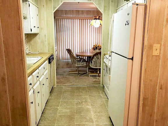 4th image of 3150 NE 36th Ave #407