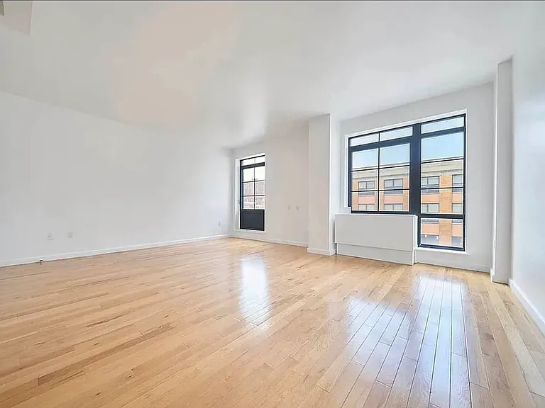 2211 3rd Ave #4P — Photo 3