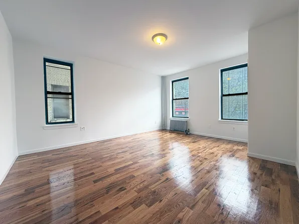 3621 Broadway image 2 of 8