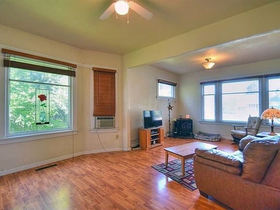 2nd image of 514 E Queen Ave
