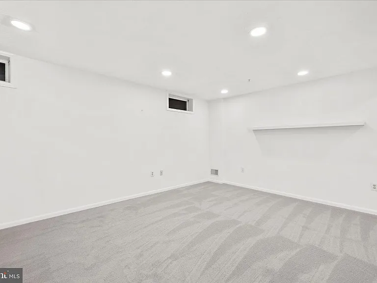 577 Quaker Ridge Ct — Photo 21