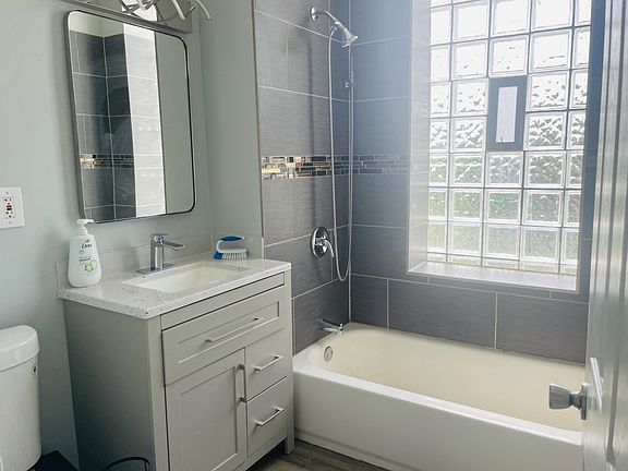 3rd image of 3359 W Flournoy St APT 3