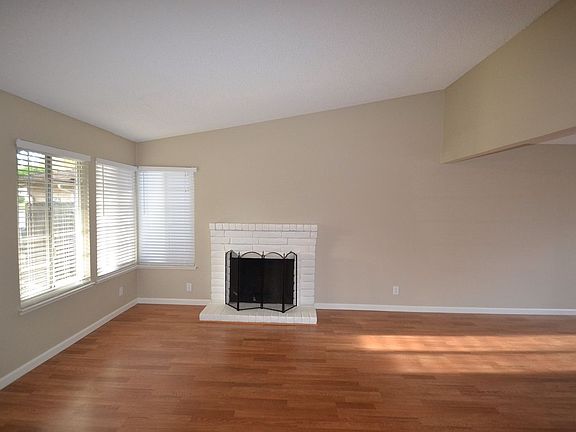 3rd image of 385 Amber Ave
