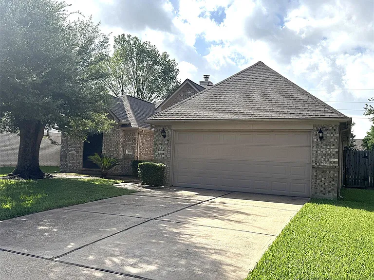 10023 Hickory Trail Ln — Photo 3