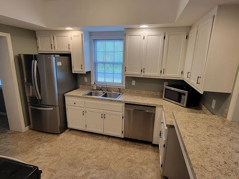 250 E Main St — Photo 5