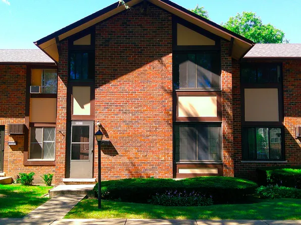 1S122 Stratford Ln, Villa Park, IL 60181