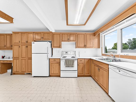 2nd image of 376 Wales Ave