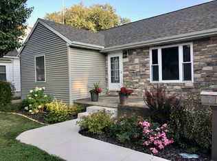 718 E Morgan St, Dixon, IL 61021