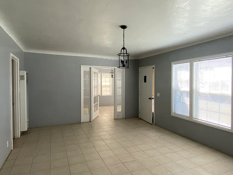 16 Eaton Ave — Photo 2