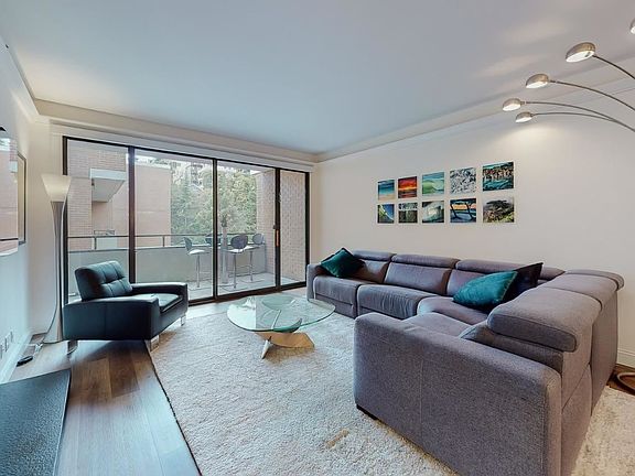 2nd image of 101 Lombard St APT 812W