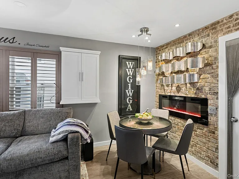 31 Julian Pl #1S — Photo 8