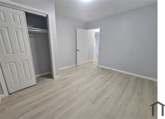 4th image of 1000 101st Ave