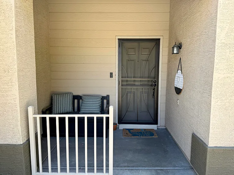 465 W Midland Ln — Photo 4