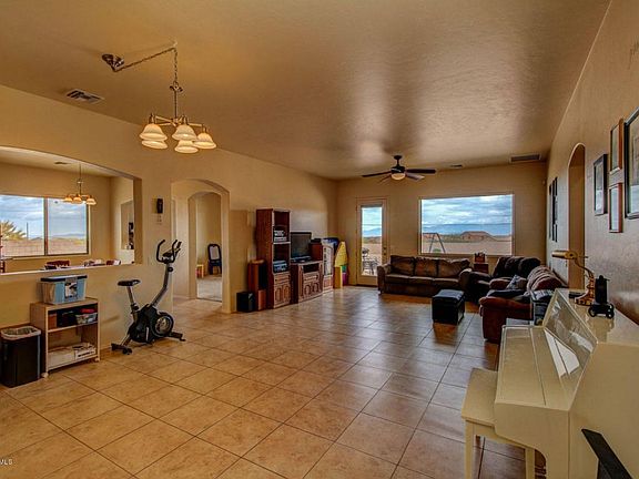 2nd image of 845 S Eynon Pl
