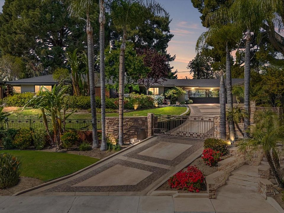 1st image of 1812 Country Club Dr