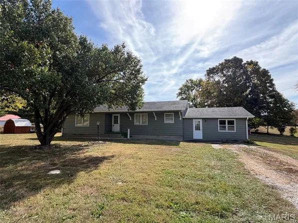 576 E 2700th Ave, Ramsey, IL 62080